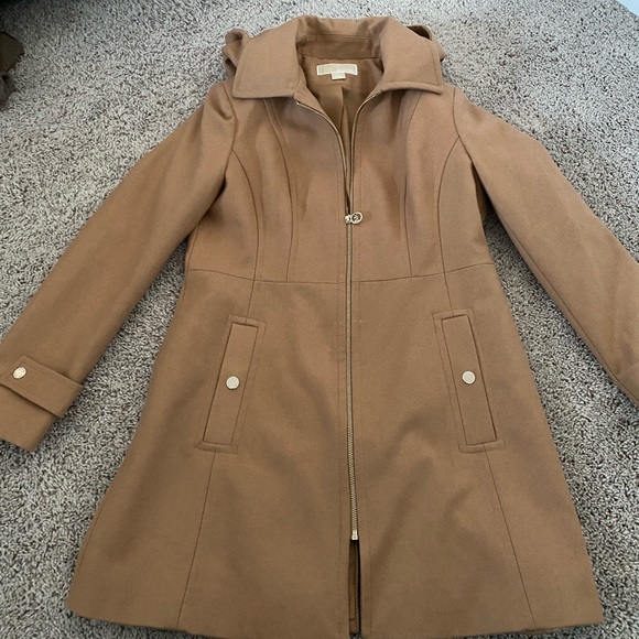 Too small - Picture 1 of 3